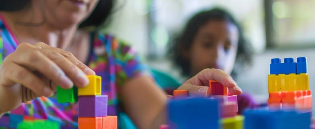 Aposentadoria para mãe de autista: o que a lei realmente garante e o que é mito no INSS